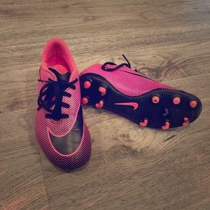 Nike soccer cleats size: 13 C